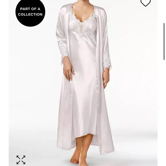 Bridal Robe - Picture 1 of 8